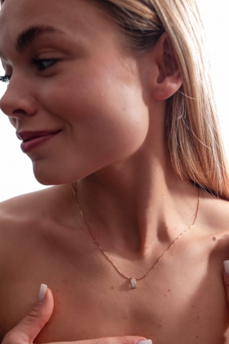 naszyjnik zloty z cyrkoniami