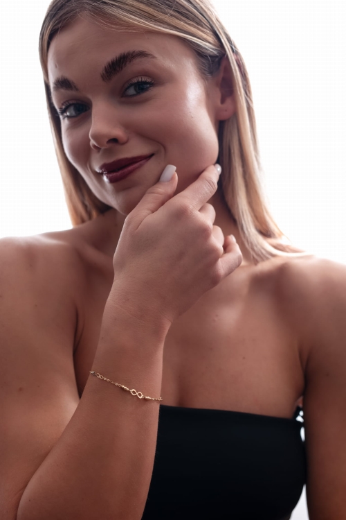 zlota bransoletka nieskonczonosc