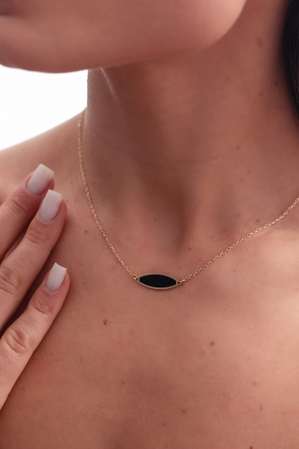zloty naszyjnik z czarnym