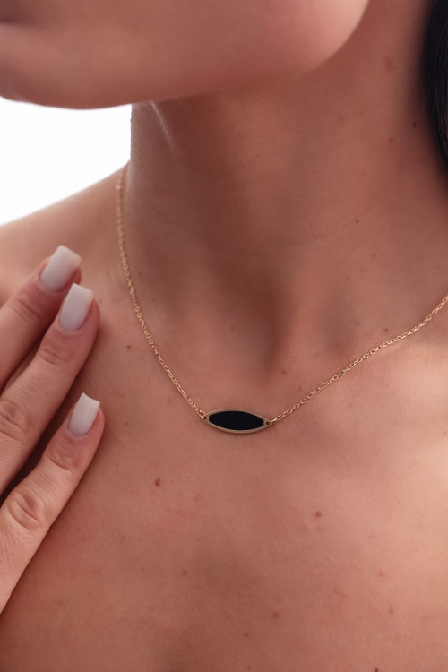 zloty naszyjnik z czarnym