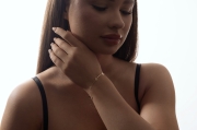 zlota bransoletka z serduszkami